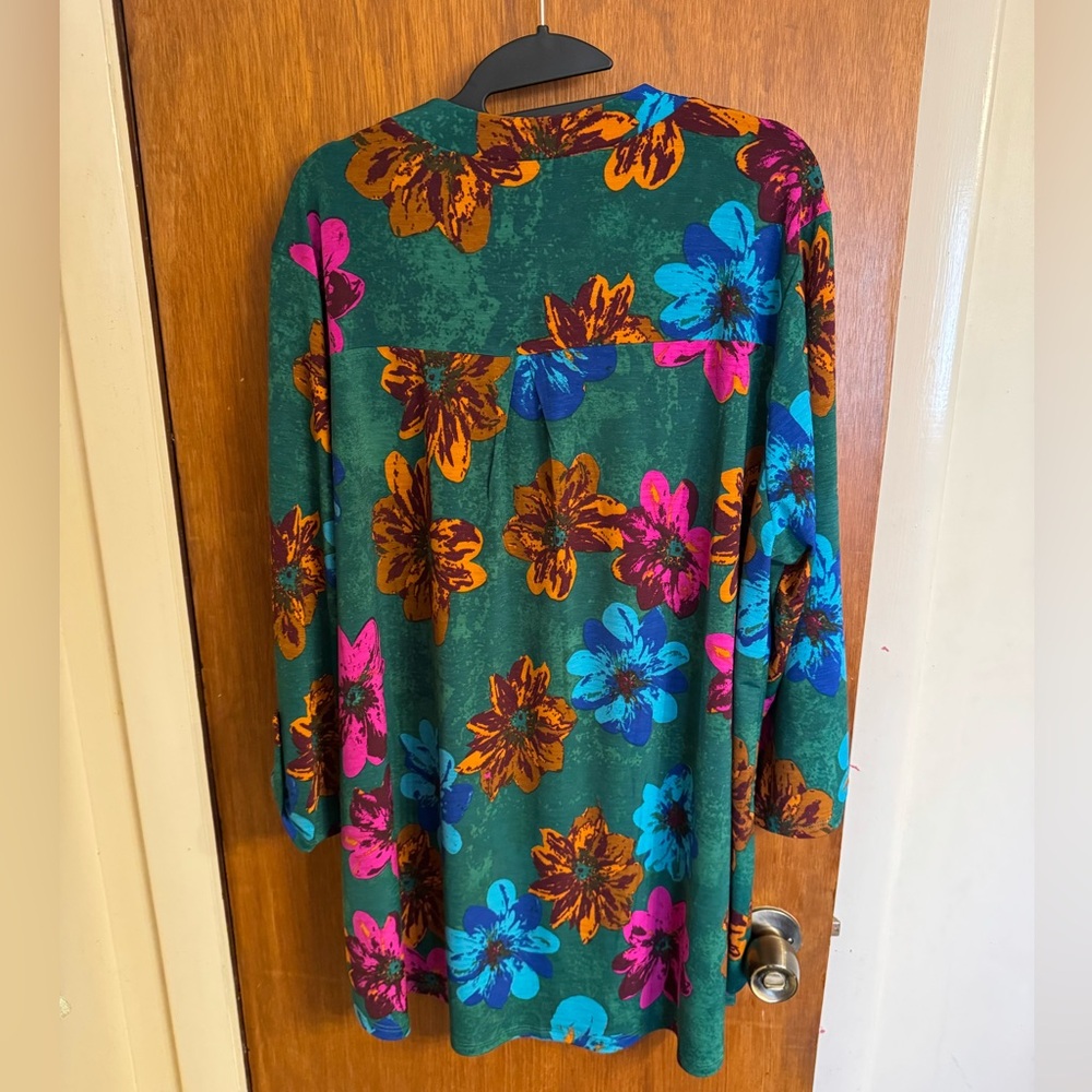 Dear Scarlett Green Floral 3/4 Sleeve V Neck Tunic Top size 2X - Picture 3 of 13